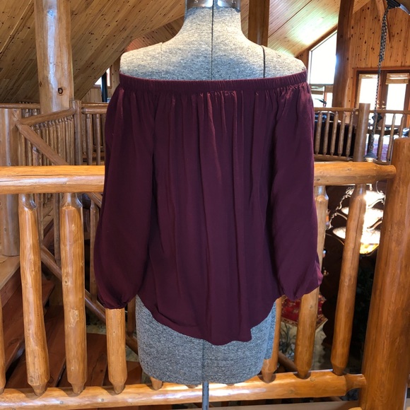 Off the shoulder embroidered shirt - Picture 3 of 3